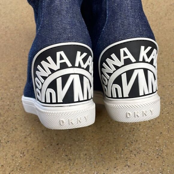 DKNY Chambray Denim Wedge Zip Front Sneakers 7 Dark Denim Blue - Picture 14 of 14